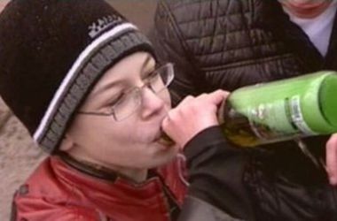 Ученые выяснили причины возникновения подросткового алкоголизма