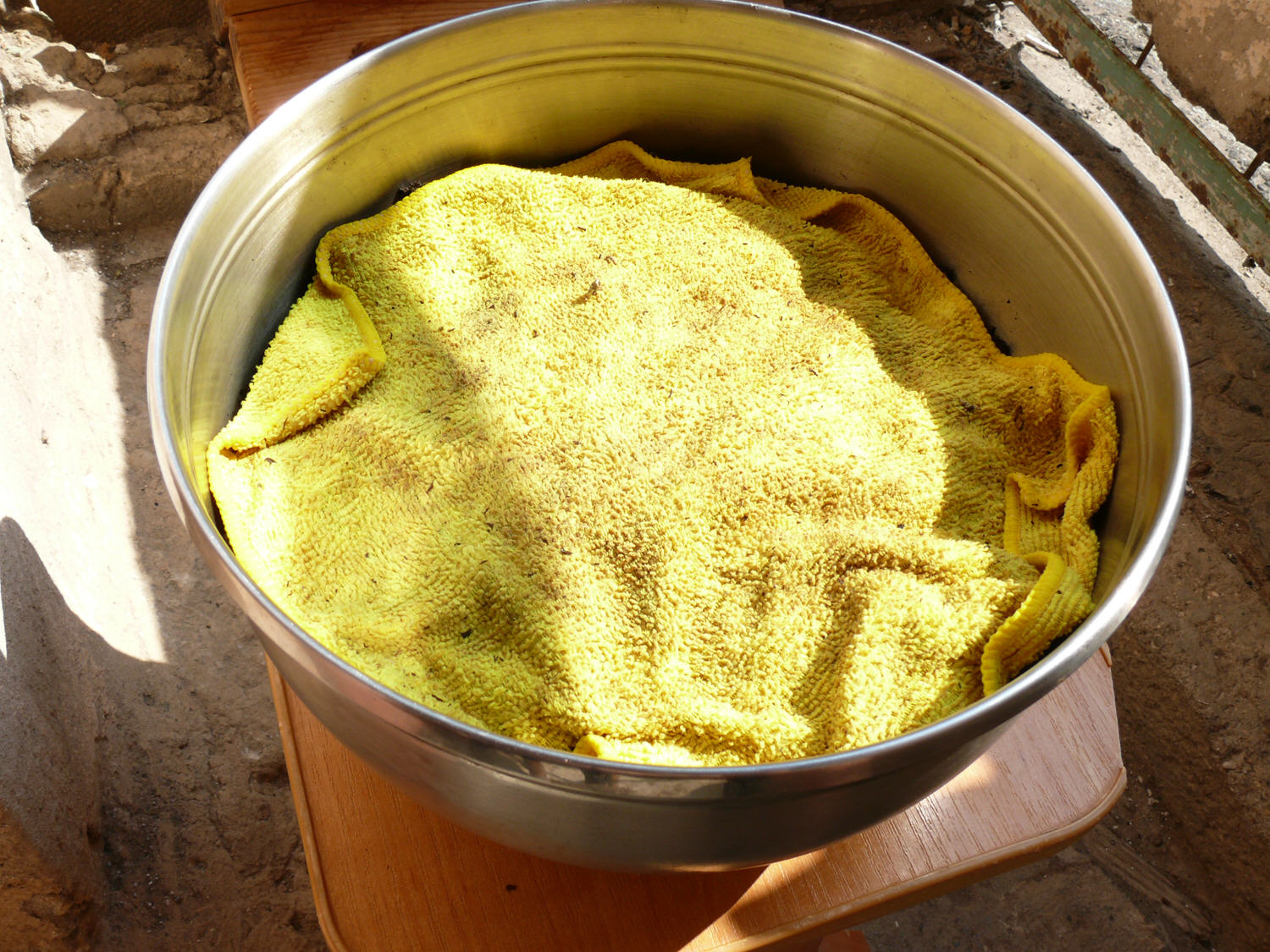 Метод закаливания листьев для чая при подготовке к ферментации