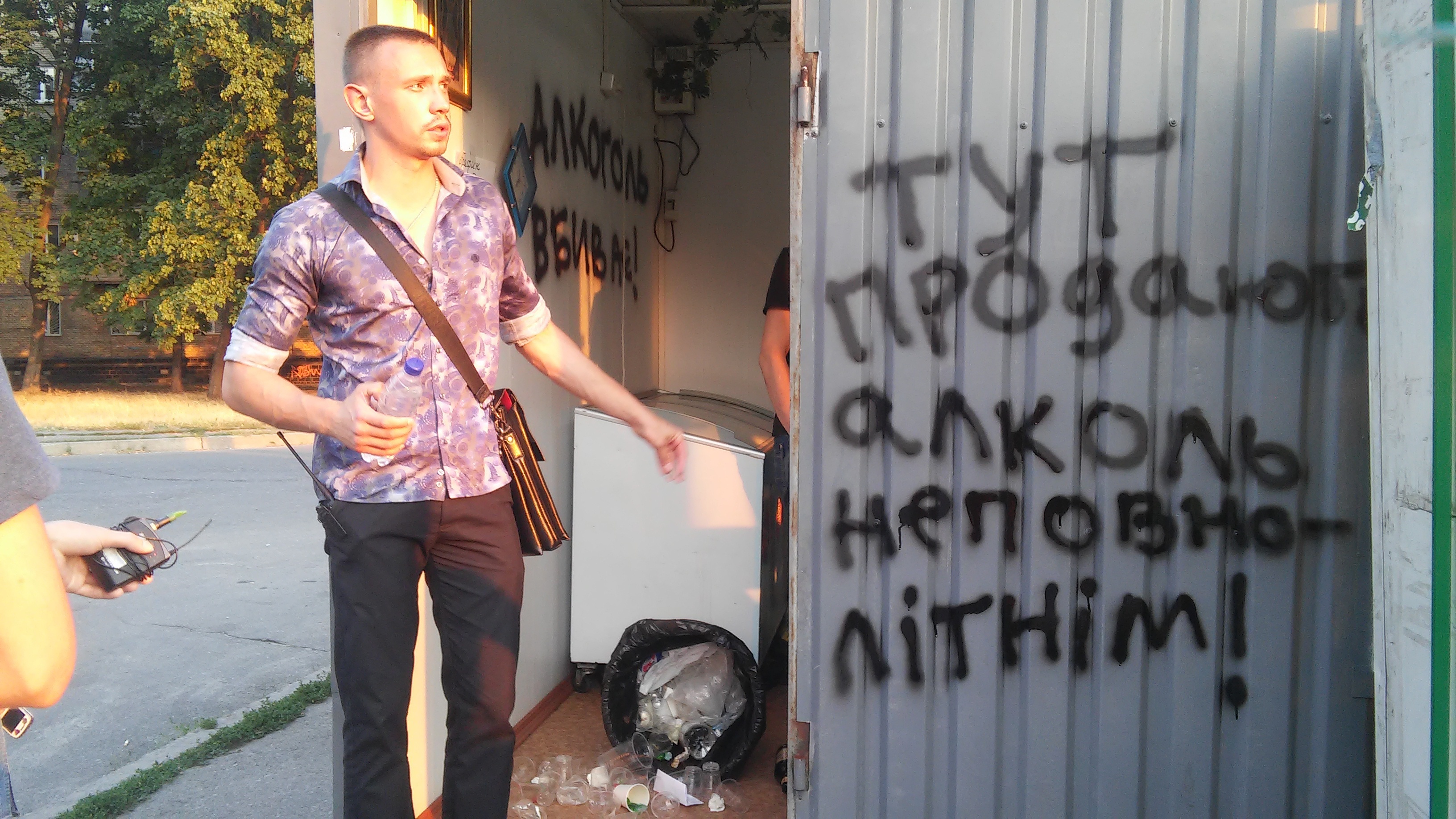 Борьба с "наливайками" в Киева: алкаши пугают детей и залазят в квартиры  (фото,видео)