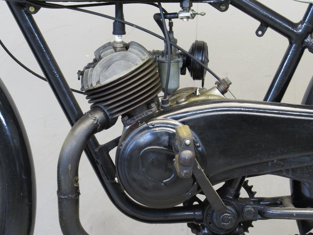Винтажный мотоцикл NSU Quick 1952
