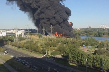 В столице России загорелась Москва-река (видео)