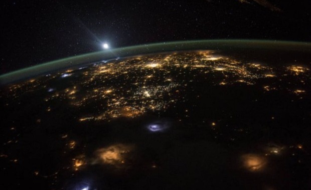 ФОТОФАКТ. NASA сделало фото рассвета с борта МКС