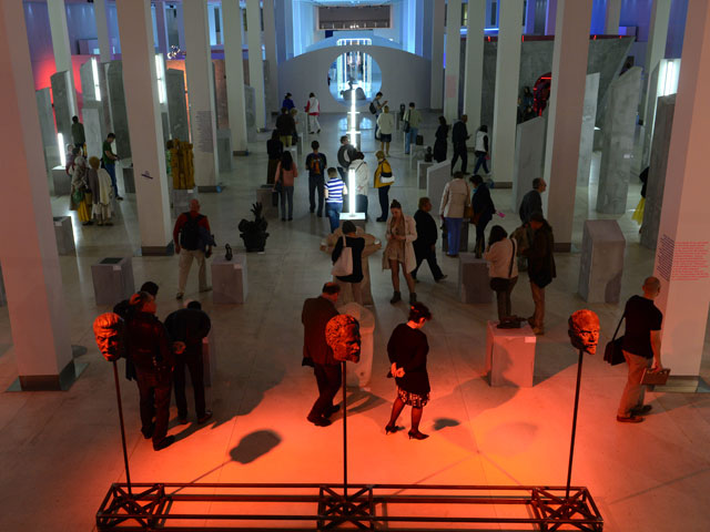Выставка советских скульптур в Манеже вновь подверглась нападению
