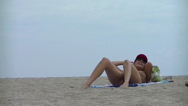 Р•xhibitionist Wife 300 Mrs. Brooks Nude Beach Day - Part 2 (2015/VoyeurChamp/Clips4sale/HD)